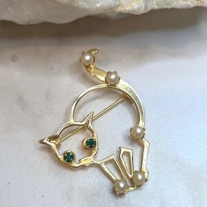 Genuine White Pearl Arched Back Cat  Emerald Green Glass Rhinestone Eyes Brooch